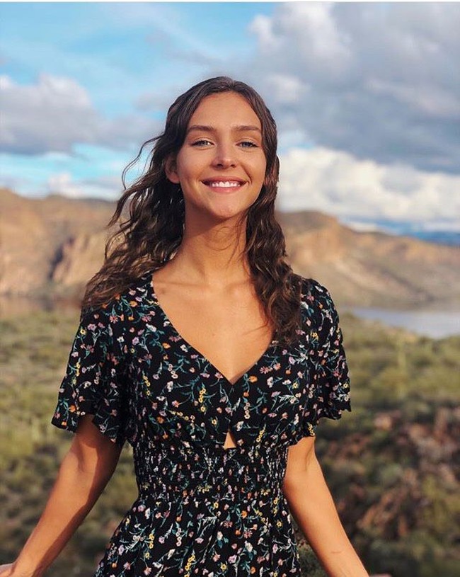 Perkiraan kekayaan bersih model kelahiran 1995 ini pun mencapai $ 500.000 USD atau setara dengan Rp 7 miliar pada tahun 2018. Foto: Instagram @rachelc00k