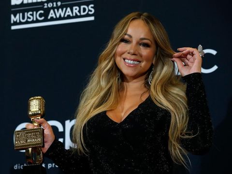2019 Billboard Music Awards– Ruang Foto - Las Vegas, Nevada, AS, 1 Mei 2019 - Mariah Carey berpose di belakang panggung dengan Icon Award-nya. (REUTERS / Steve Marcus)