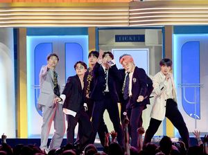 BTS dan EXO Saingan dengan Ariana Grande di American Music Awards