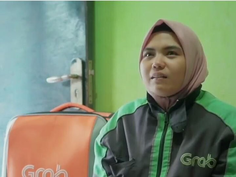 Baru Setahun Jadi Ojol, Wanita Muda Ini Dapat Hadiah Umrah Baru Setahun Jadi Ojol, Wanita Muda Ini Dapat Hadiah Umrah