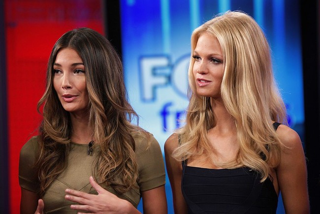 Erin merupakan sahabat Lily Aldridge, model yang juga Angel Victorias Secret. Ia bahkan menjadi ibu baptis dari anak Lily, Dixie Pearl Followill. Foto: Getty Images