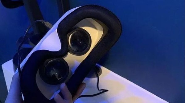 Dari luar, Pinxy Adult Theme Park disebut tampil sederhana layaknya ruko biasa. Namun, masuk ke dalamnya traveler dapat menjumpai sejumlah ruangan yang disertai kacamata virtual reality beserta headset (Pinxy Adult Theme Park) Dari luar, Pinxy Adult Theme Park disebut tampil sederhana layaknya ruko biasa. Namun, masuk ke dalamnya traveler dapat menjumpai sejumlah ruangan yang disertai kacamata virtual reality beserta headset (Pinxy Adult Theme Park)