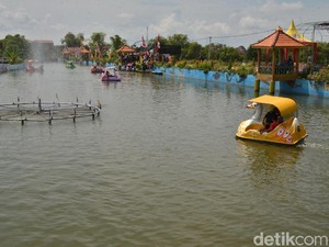Ide Liburan di Lamongan: Wisata Sepeda Air Wiekes