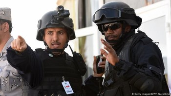 Beberapa perlengkapan tentara seperti night vision juga membutuhkan tanah jarang untuk pembuatannya. Foto: Getty Images/AFP/F. Nureldine