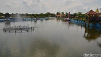 Meski baru diresmikan, Wiekes sudah banyak didatangi wisatawan. Tak hanya dari Lamongan, juga dari kota-kota di sekitar Lamongan (Eko Sudjarwo/detikcom)  