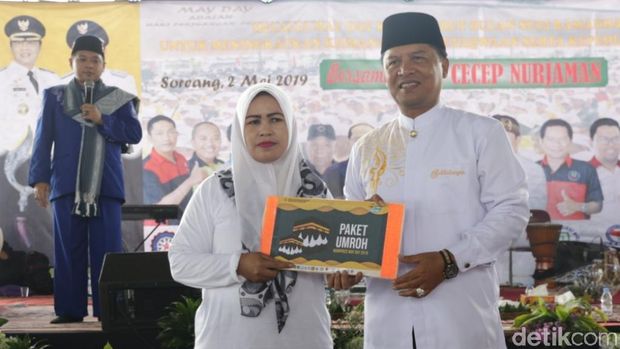 20 Tahun Jadi Buruh, Neni Bahagia Dapat Hadiah Umrah