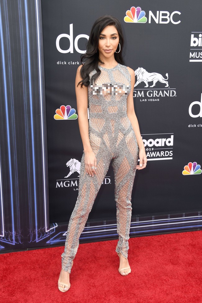 Tren naked dress untuk jumpsuit Chantel Jeffries membuat penampilannya jauh dari kesan berkelas. Foto: Dok. Getty Images