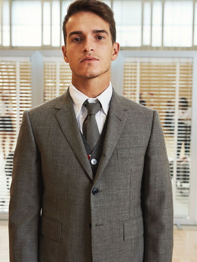 Aku sangat senang bisa bekerjasama dengan para atlet terbaik di dunia. Apalagi para atlet ini memiliki nilai yang sama dengan Thom Browne. Seragam mereka mewakili kepercayaan diri seorang individu dan menunjukkan bahwa kekuatan dari sebuah tim, ujar sang desainer. Foto: Dok. Facebook Thom Browne