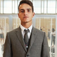 Aku sangat senang bisa bekerjasama dengan para atlet terbaik di dunia. Apalagi para atlet ini memiliki nilai yang sama dengan Thom Browne. Seragam mereka mewakili kepercayaan diri seorang individu dan menunjukkan bahwa kekuatan dari sebuah tim, ujar sang desainer. Foto: Dok. Facebook Thom Browne