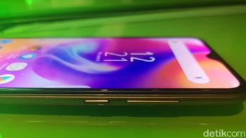 Dapur pacunya, ponsel ini disokong  sistem operasi XOS 5.0 Cheetah yang berbasis Android Pie. Lantas proses Helio A22 besutan MediaTek, RAM 2 GB, memori internal 32 GB dan kapasitas baterai 3.500 mah dengan AI Smart Power. (Foto: detikINET/Agus Tri Haryanto)