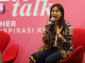 Dian Sastro Hadiri AIA With Her untuk Peringati Hari Kartini