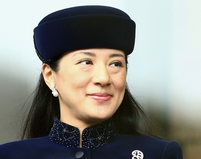 Selama menikah dengan Kaisar Naruhito, Putri Masako sebenarnya jarang tampil di publik. Sebelumnya, ia pun memang pernah mengungkap kesulitannya berbaur dengan kehidupan kerajaan. 15 tahun lalu, wanita 55 tahun itu bahkan sempat menderita stres yang disebabkan karena masalah penyesuaian sehingga tak terlalu banyak tampil untuk tugas kekaisaran selama 10 tahun. Foto: Getty Images