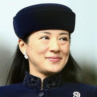 Selama menikah dengan Kaisar Naruhito, Putri Masako sebenarnya jarang tampil di publik. Sebelumnya, ia pun memang pernah mengungkap kesulitannya berbaur dengan kehidupan kerajaan. 15 tahun lalu, wanita 55 tahun itu bahkan sempat menderita stres yang disebabkan karena masalah penyesuaian sehingga tak terlalu banyak tampil untuk tugas kekaisaran selama 10 tahun. Foto: Getty Images