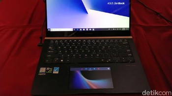 Salah satu fitur yang menjadi sorotan adalah ScreenPad, alias touch pad berwujud layar sentuh. (Foto: detikINET/Muhamad Imron Rosyadi)