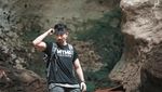 Foto: Denny Sumargo dan Vincent Verhaag Dililit Ulat Piton!