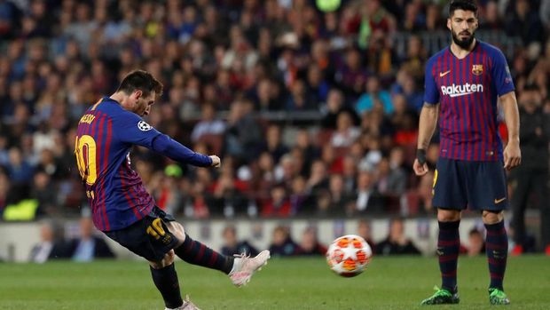 Lionel Messi mencetak dua gol ke gawang Liverpool.