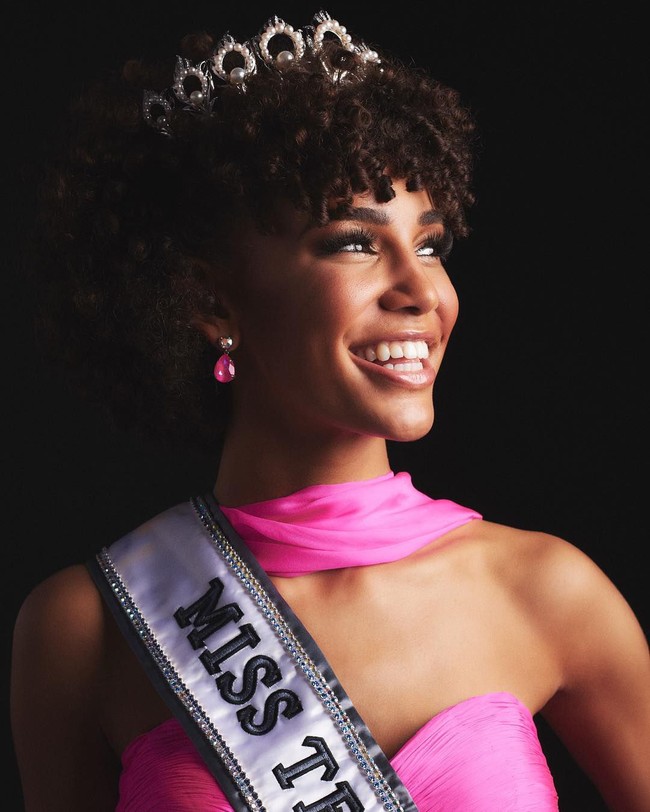 Kaliegh merupakan remaja 18 tahun asal Connecticut, Amerika Serikat. Sehari-harinya, juara Miss Teen USA 2019 ini bersekolah di Joseph A. Foran High School, Milford. Dia juga terdaftar di jurusan teater di Educational Center for the Arts. Foto: Dok. Instagram
