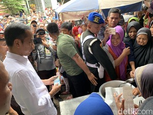 Sebelum Temui AHY di Istana, Jokowi Sempat Belanja Bandeng di Karanganyar