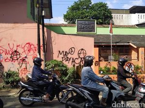 Jejak Vandalisme Massa Hitam-hitam di Aksi May Day Bandung
