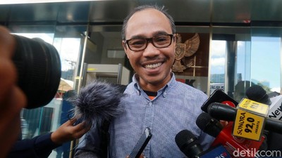 Ekspresi Bupati Temanggung Saat Diperiksa KPK Soal Sofyan Basir
