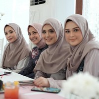 Nagita juga disebut-sebut punya niat besar untuk berhijab. Beberapa waktu lalu, ia menggelar pengajian di rumahnya yang dihadiri oleh beberapa artis seperti Zaskia Sungkar hingga Teuku Wisnu. Foto: Silmia Putri/Wolipop