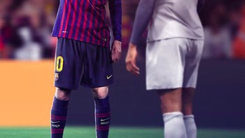 Messi seolah menghipnotis Van Dijk yang tak dapat berbuat banyak. Foto: istimewa