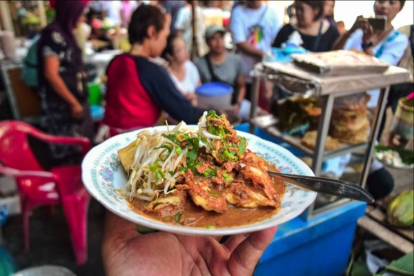 Tahu Gimbal On the Street