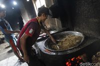 Begini Cara Wajit Cililin yang Lembut Legit Diproduksi