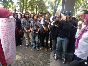 Mahasiswa Universitas Jember Demo Desak Usut Tuntas Kasus Dosen Cabul