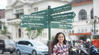 Asila sering membagikan momen serunya di Instagram. Salah satu yang sering ia lakukan adalah jalan-jalan. Ini gayanya kala liburan ke Yogyakarta. Foto: Instagram therealasilamaisa