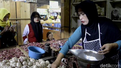 Duh! Harga Bawang Putih Bikin Emak-emak Pusing