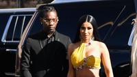 Cardi B tiba bersama Offset di Billboards Music Awards 2019 di Nevada, Amerika Serikat pada Rabu (1/5). Emma McIntyre/Getty Images for dcp