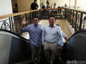 Sandiaga Umbar Senyum Saat Laporkan Dana Kampanye