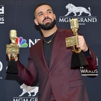 Pada Juni 2018, Drake mengonfirmasi bahwa dia memiliki seorang anak dari bintang dewasa Sophie Brussaux. Saat dikonfirmasi, bayi berjenis kelamin laki-laki itu berusia delapan bulan.  Foto: Amy Sussman/Getty Images for dcp