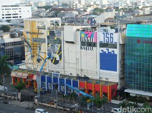 Keren! Seniman Indonesia-Prancis Bikin Mural di Duta Merlin Harmoni