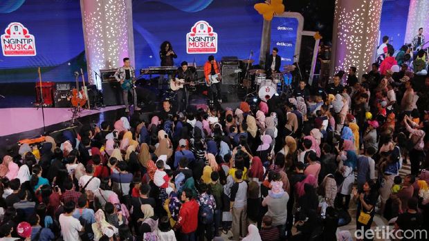 Dimentori Band Beken, '3 Ajudan' Belajar Resep Bikin Lagu Hits 