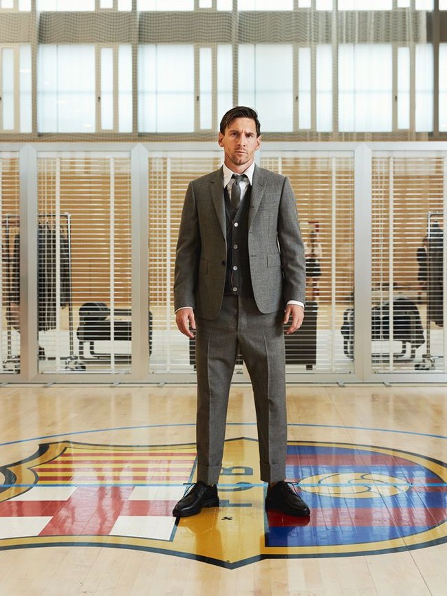 Total gaya stylish dari Lionel Messi, Luis Suarez dan pemain Barcelona lainnya ini harganya mencapai 4.200 poundsterling atau sekitar Rp 78 juta.Foto: Dok. Facebook Thom Browne