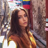 Rachel mungkin tidak sepopuler Gigi Hadid atau Kendall Jenner. Tapi, dia mengambil banyak hati orang-orang dengan wajah dan sosoknya yang cantik. Foto: Instagram @rachelc00k
