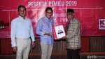 Sandiaga Umbar Senyum Saat Laporkan Dana Kampanye
