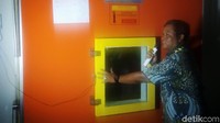 Gudang ini dimiliki oleh Perum Bulog Divre Jawa Tengah, dan berlokasi di Brebes. Gudang ini difokuskan untuk menyimpan komoditas bawang merah. Menurut, Kepala Divisi Pergudangan, Persediaan dan Angkutan Perum Bulog Mokhamad Suyamto mengatakan bahwa dalam membangun gudang CAS ini Bulog telah menggelontorkan dana Rp 25 miliar.