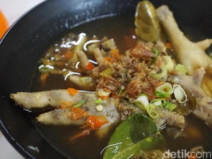 Parte Ceker Rempah: Makan Sop Ceker Pedas Mantap di Resto Sule