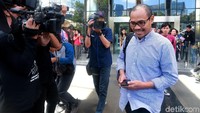 M. Khadziq mengatakan ditetapkannya Dirut PLN Sofyan Basir sebagai tersangka baru dalam kasus suap proyek pembangunan PLTU Riau-1 membuat dirinya dan sejumlah pihak lainnya diperiksa KPK.