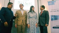 Untuk memenuhi permintaan nasabah yang terus meningkat, Citi Indonesia (Citibank) hari ini mengumumkan pendekatan yang lebih mudah untuk Kartu Kredit Citi Cash Back. Hadir dalam acara tersebut Head of Consumer Banking Citi Indonesia Cristina Teh Tan, Head of Cards and Loans Citi Indonesia Ramon Delrosario, Vice President, Global Account, Asia Pacific & Europe, Middle East and Africa Mastercard Thomas Verghese dan Head of Marketing PT Visa Worldwide Indonesia Triari Senawirawan. Foto: dok. Citi Indonesia