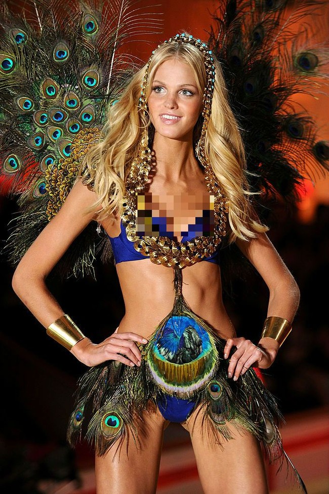 Demi memenuhi permintaan Victorias Secret, wanita 30 tahun ini mengonsumsi makanan sehat dan olahraga dua kali sehari. Namun belum dianggap sesuai target. Erin pun sempat mengalami depresi hingga akhirnya memutuskan berhenti. Foto: Getty Images