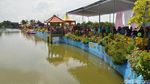Foto: Serunya Sepeda Air Wiekes, Wahana Baru di Lamongan