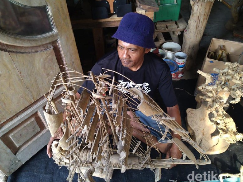 Di Tangan Perajin Ini Akar Bambu  Jadi Karya  Seni Ukir 