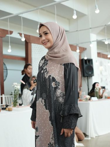 Pertama Kali Dateng ke Trunk Show Hijabers, Sandiaga Uno Terkagum-kagum