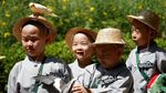 Melihat Keceriaan Para Biksu Cilik Bermain di Taman Hiburan