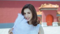 Carman Lee pun memberikan pesan jika dirinya tak ingin mendapatkan pasangan yang salah lagi dan lebih baik melajang daripada menikah karena usia saja. Dok. Weibo