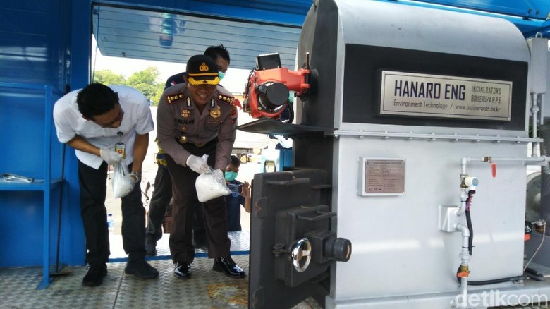Jelang Puasa, Polisi Semarang Musnahkan 8 Kg Sabu dan 2.754 Botol Miras Jelang Puasa, Polisi Semarang Musnahkan 8 Kg Sabu dan 2.754 Botol Miras